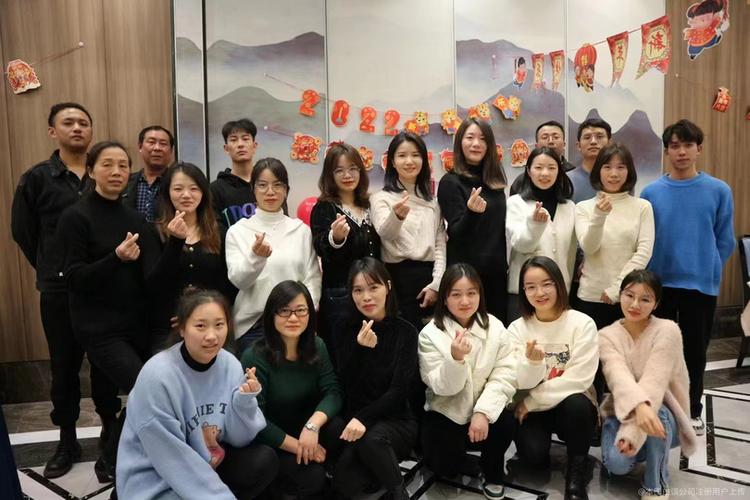 光阴的故事，礼赠的艺术——公司相册里的时光印记与专业之旅